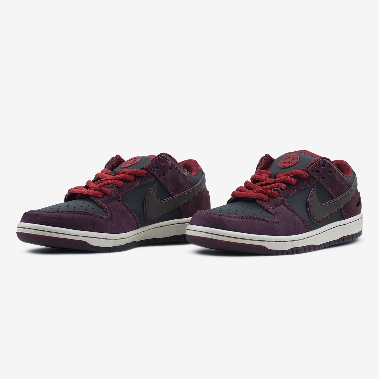 NIKE SB DUNK LOW X RIOT SKATESHOP
