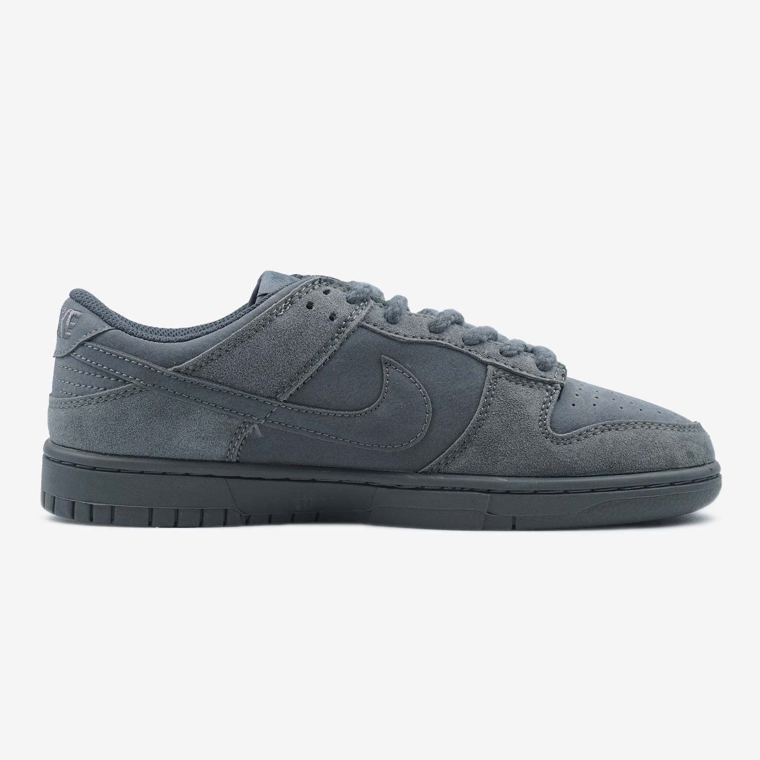 NIKE SB DUNK X SUPREME TRIPLE GREY