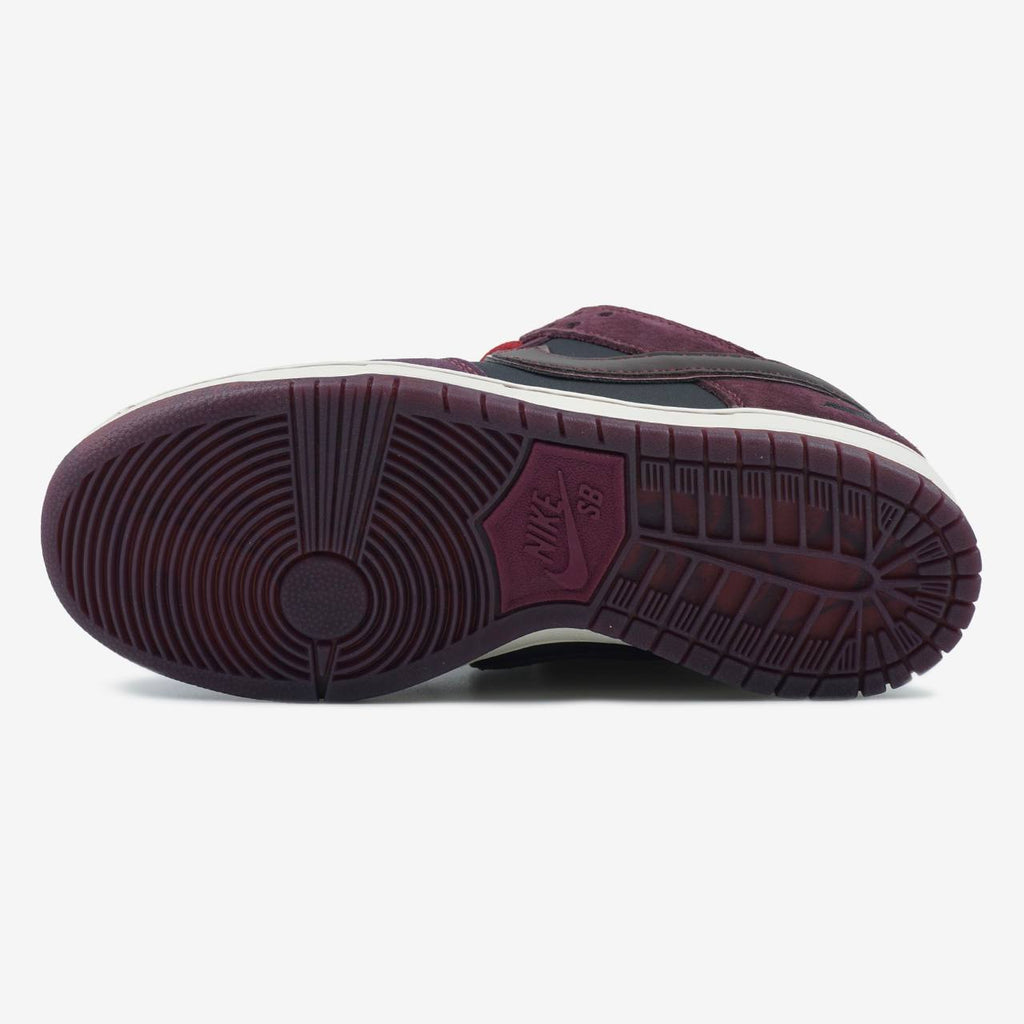 NIKE SB DUNK LOW X RIOT SKATESHOP