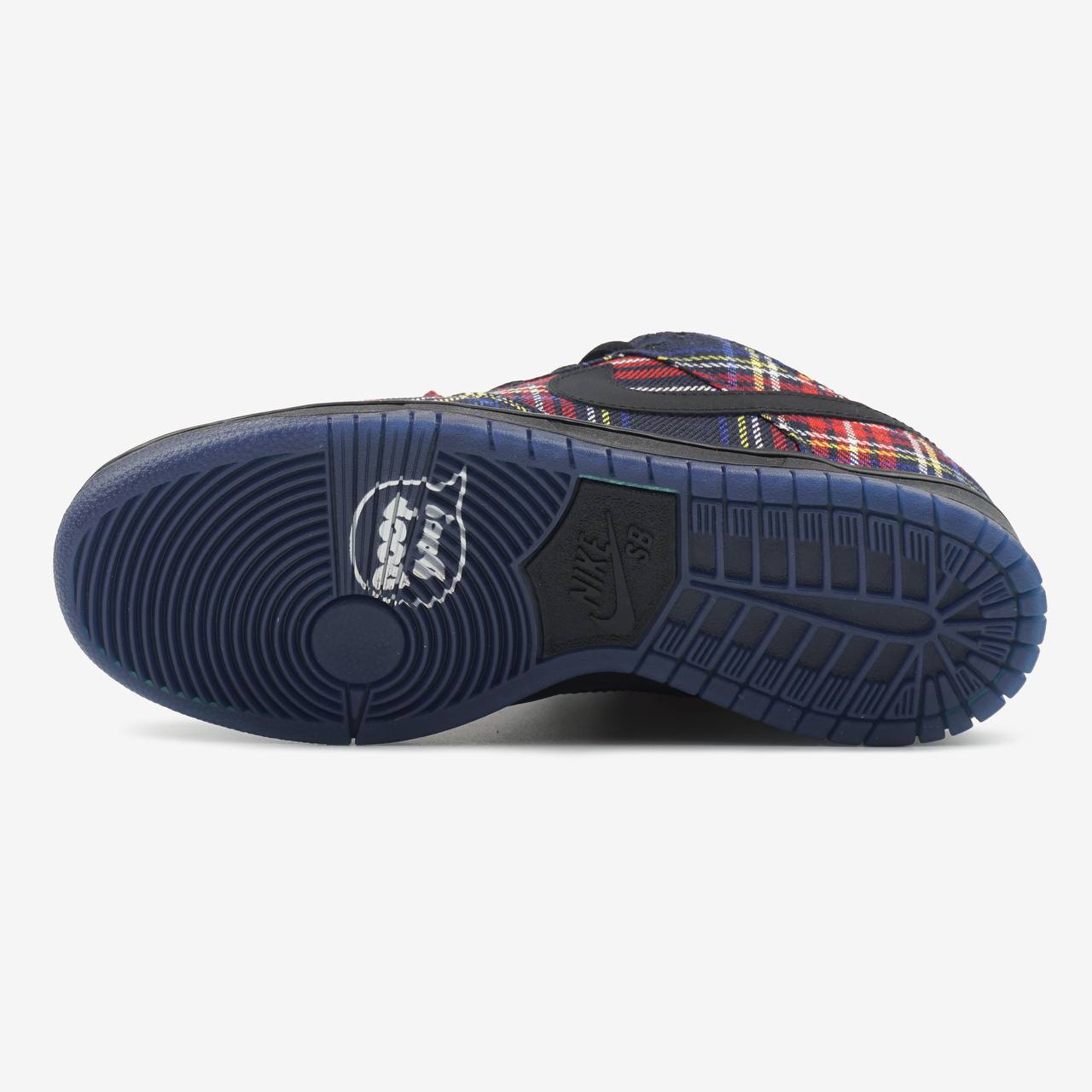 NIKE SB DUNK LOW NARDWUAR