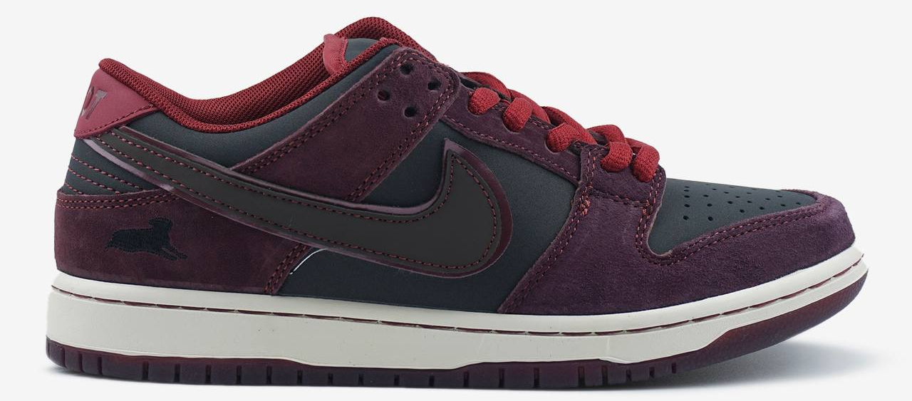 NIKE SB DUNK LOW X RIOT SKATESHOP