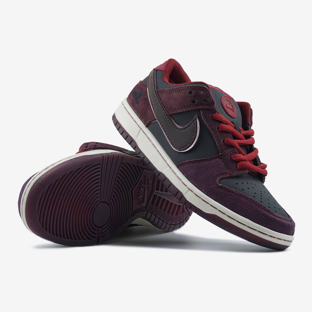 NIKE SB DUNK LOW X RIOT SKATESHOP