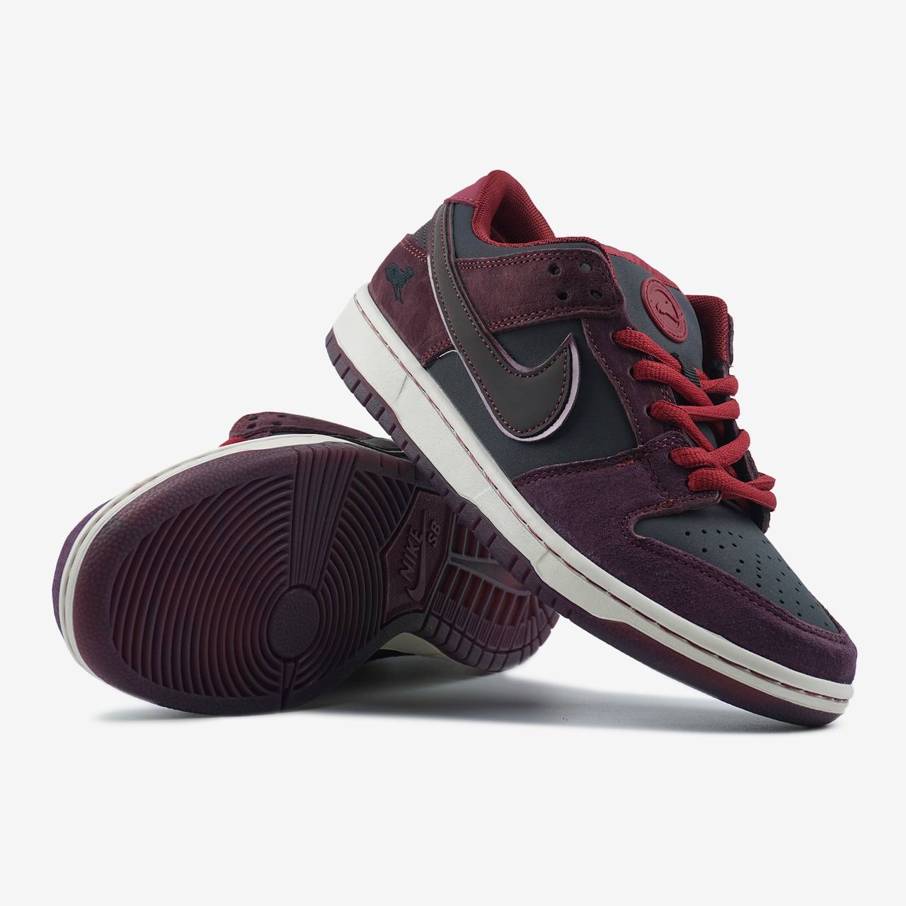 NIKE SB DUNK LOW X RIOT SKATESHOP