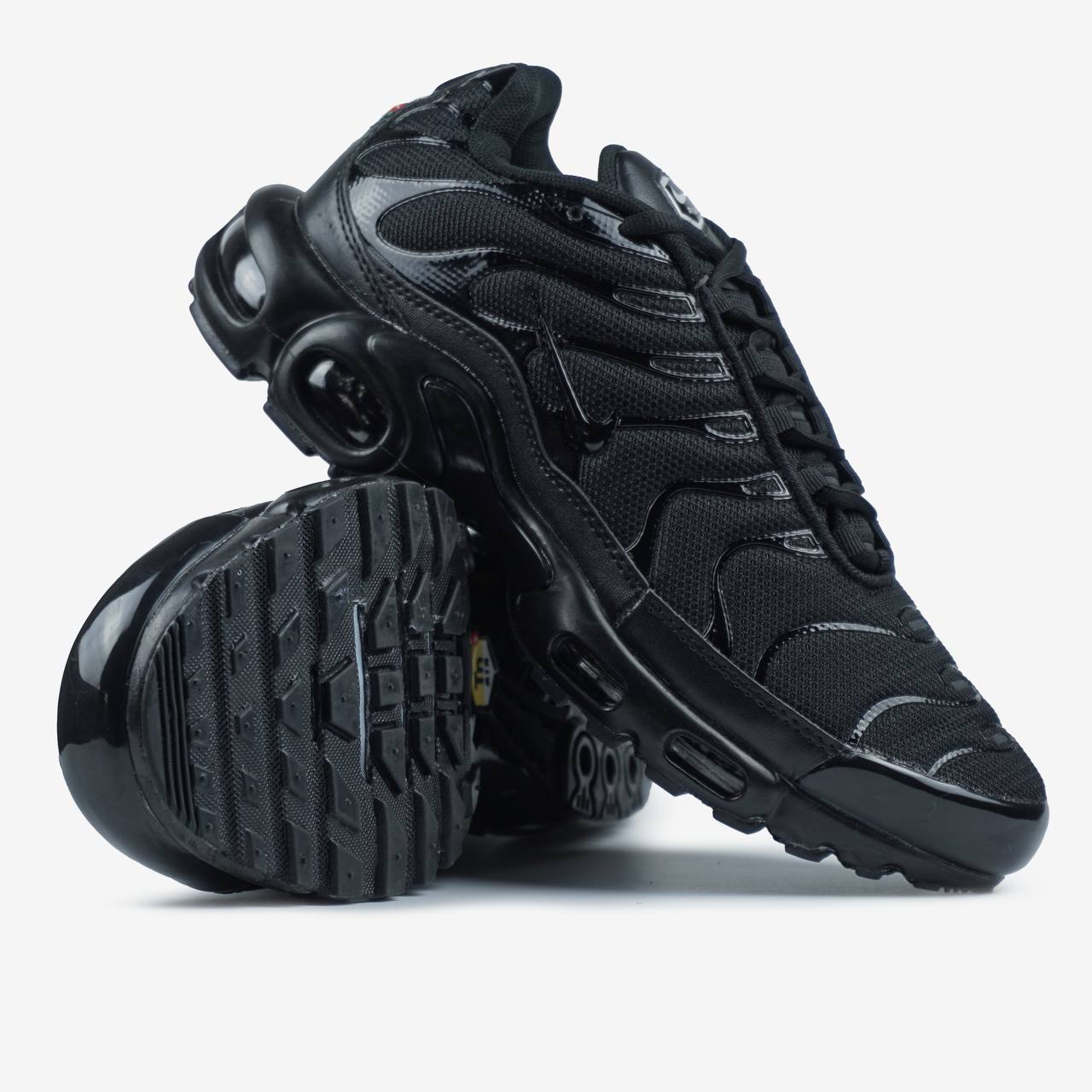 NIKE AIR MAX TN PLUS TRIPLE BLACK