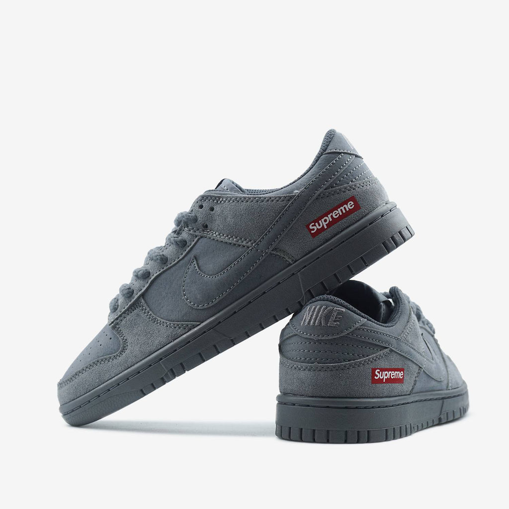NIKE SB DUNK X SUPREME TRIPLE GREY
