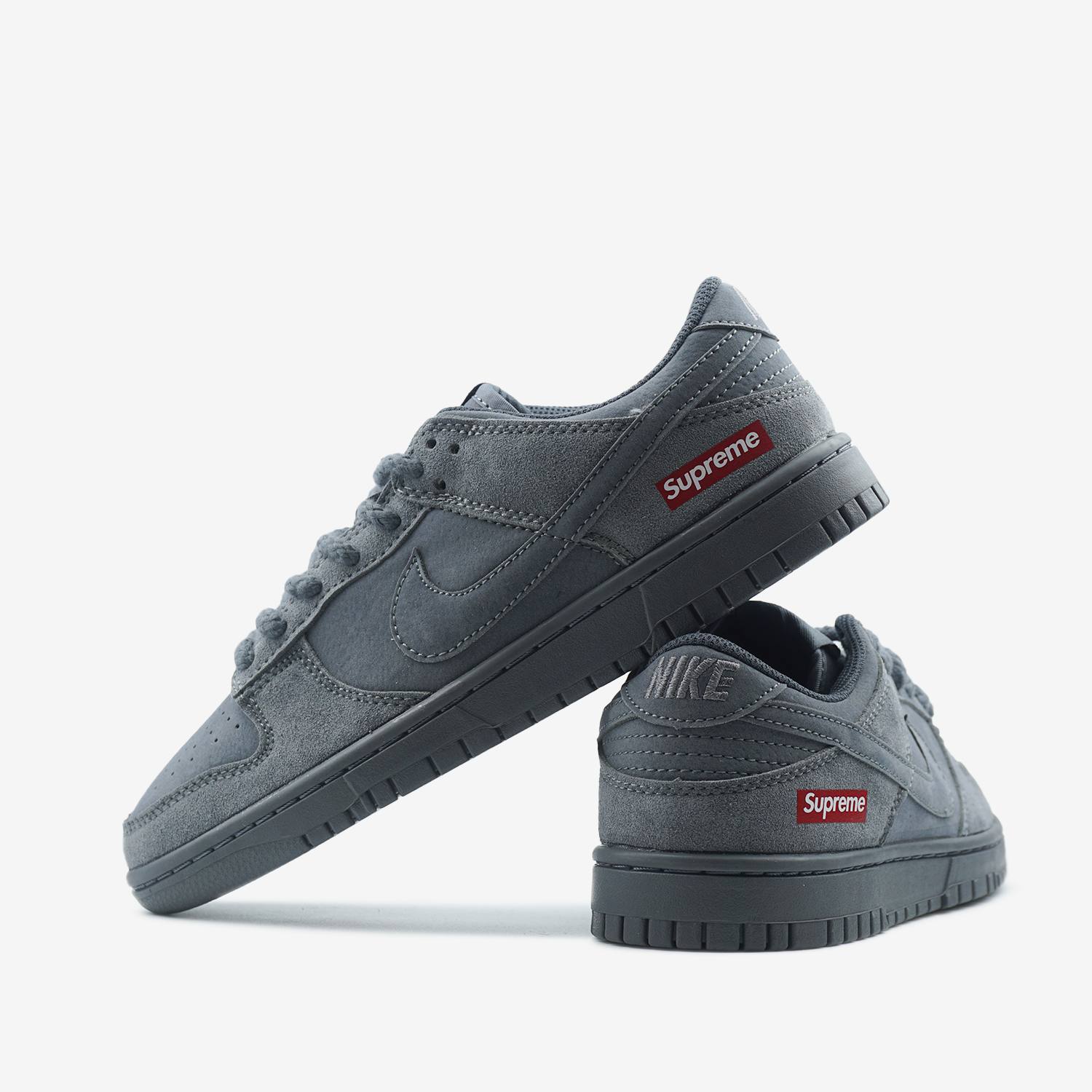 NIKE SB DUNK X SUPREME TRIPLE GREY