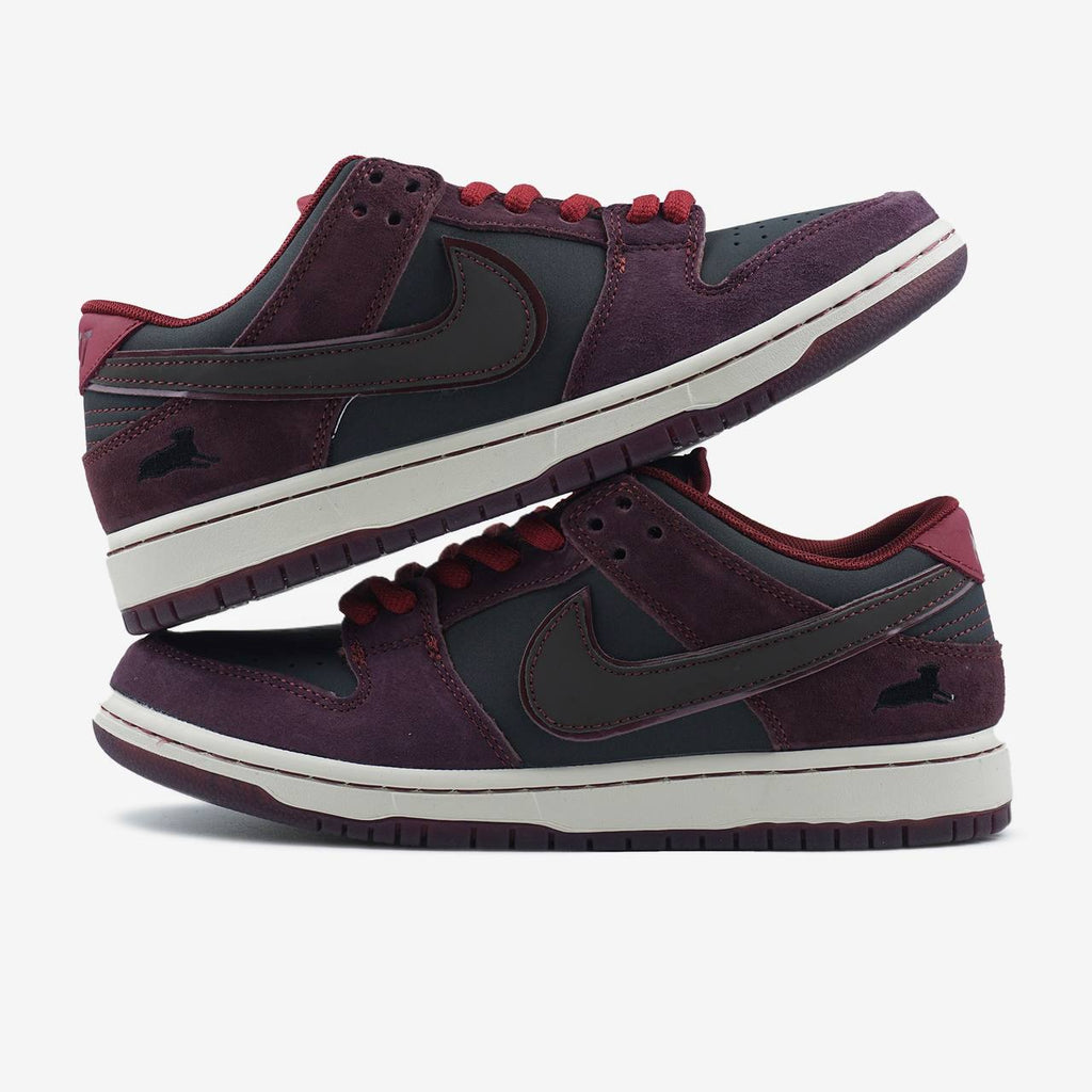 NIKE SB DUNK LOW X RIOT SKATESHOP