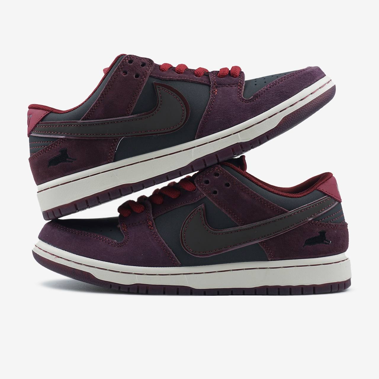 NIKE SB DUNK LOW X RIOT SKATESHOP