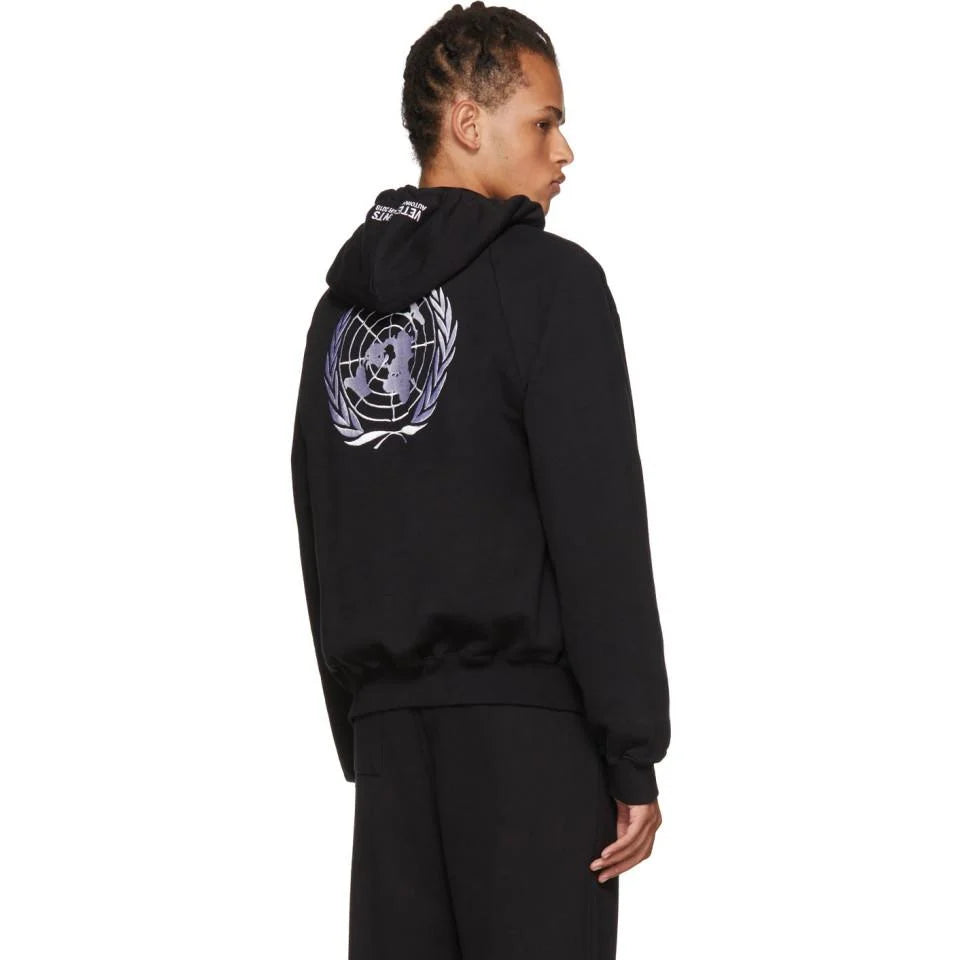 VETEMENTS FREE HUGS ZIP-UP HOODIE